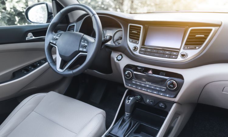 Aprende sobre las partes de un coche interior en esta completa guía. Además, conoce cómo especializarte en este sector con Masters Automóvil.